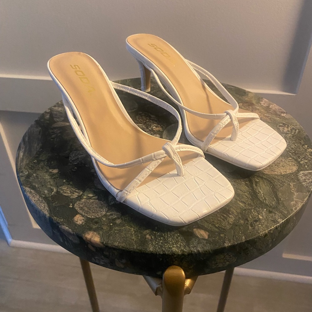 White square toe kitten heels